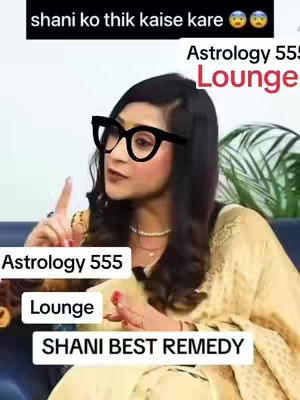 A woman with glasses is seated, gesturing while speaking. Text overlays provide content details. The background indicates an indoor setting with a plant.