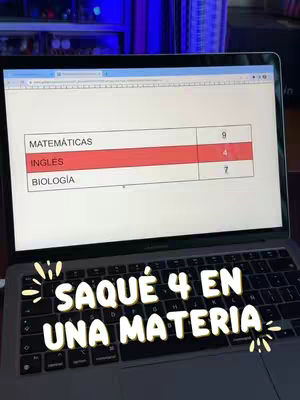 A laptop screen displaying a document with grades in Spanish. A text overlay appears on the bottom.