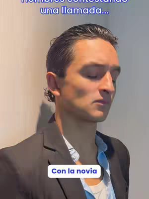 The cover image displays a man from the chest up, slightly off-center. He wears a dark blazer over a light blue shirt. Above the man's head, text in a light blue box reads, "Hombres contestando una llamada...". Below him, a white rounded rectangle states "Con la novia".