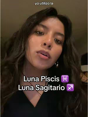 A selfie-style shot of a woman looking up with text overlayed on the image. The woman has dark hair. The text says 'yo utilizo la' at the top, and then, centered, 'Luna Piscis' with the Pisces symbol and 'Luna Sagitario' with the Sagittarius symbol below.