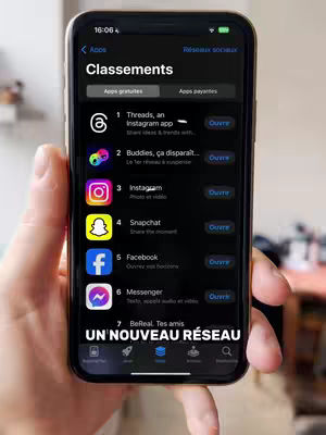 The cover image shows a hand holding a smartphone displaying the app store's app rankings. The phone screen shows a list of apps with their logos and descriptions. Below the list of apps there is an overlay that says: "UN NOUVEAU RÉSEAU". The background is blurred.
