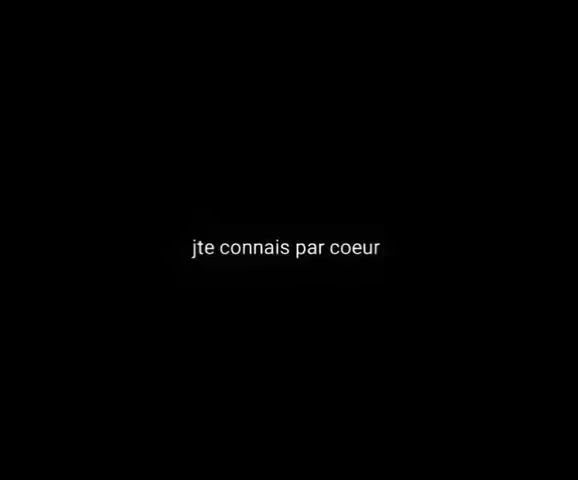 A plain black background with the text 'j te connais par coeur' (I know you by heart) in the center.