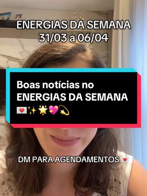 A woman with brown hair is centered in the frame. Overlaid at the top is white text on a black background: "ENERGIAS DA SEMANA" and below that, white text in a similar font says, "31/03 a 06/04." A black rectangle in the center includes the white text "Boas notícias no" on the top lines, followed by "ENERGIAS DA SEMANA" with a series of white and pink emojis underneath. At the bottom, "DM PARA AGENDAMENTOS" is written in white.