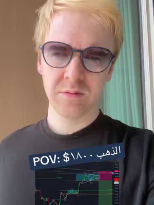 A man with blond hair and sunglasses is centered, with a text box overlaying a chart of the gold price at the bottom.