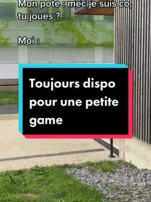 The image shows a dialogue-style text overlay on a background of an outdoor setting. The text is in French, presented in bold white font against a black background and framed by a teal and red border and green background. The setting is on a street with a building in the background.