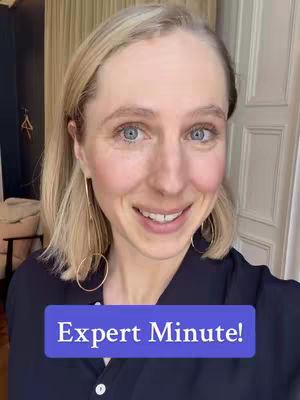 A woman with blonde hair and large gold earrings smiles confidently at the camera. A blue banner that reads 'Expert Minute!' is placed at the bottom.