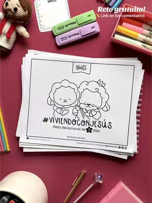 The cover image shows a top-down view of a workspace. A stack of white papers with line drawings of cartoon sheep are in the center. The drawing says '#ViviendoConJesus' and 'Reto devocional' written in black font. There is a white note pad with the word 'NOTES' written on it is in the top left corner. Two highlighters, one green and one purple, are in the top center. A small box with colored markers is in the top right corner. There is a small doll of a person wearing a red and white shirt in the top left corner. Two pens and a crystal-ended pen are sitting in the bottom right on a red-colored desk.