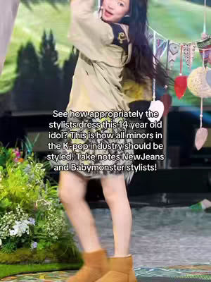 The image shows a young performer on a stage, possibly a K-pop idol, in a short skirt and casual top. Text overlays inform viewers about styling choices, referencing the K-pop and music scene's styling choices.