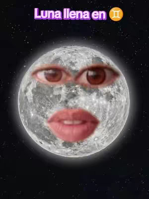 The cover image features a full moon with a stylized human face. The moon's surface is detailed, and the eyes are positioned on the upper portion, with the lips replacing the moon's lower part. Above the moon, in a purple font, is the text "Luna llena en" with the Gemini symbol. The background is a dark space with scattered stars.