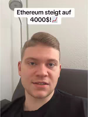 A man in a black shirt speaks directly to the camera. Above him floats a white rectangular text box with the words 'Ethereum steigt auf 4000$!' in large, bold text, along with a graph symbol. The background is a plain wall, and a portion of a modern-style lamp is visible on the top left.