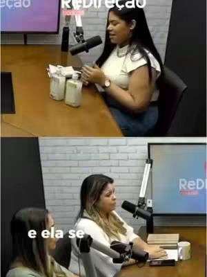 The image is a split-screen shot from a podcast setup. The top half shows a woman sitting at a table with microphones, holding her hands up as if she's speaking. Several bottles are on the table. The bottom half shows the same woman in a similar setting, with another person's face partially visible to the left. The background includes a screen with "Redireção" written on it. The color palette relies on neutral tones.
