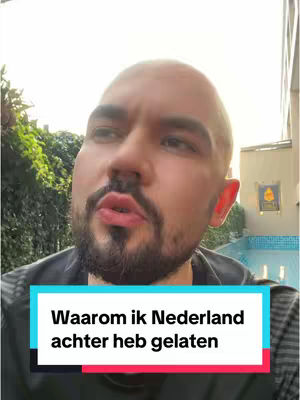 A man with a shaved head and a beard is looking off to the side, in front of a pool and some greenery. Text on a blue rectangle at the bottom reads 'Waarom ik Nederland achter heb gelaten'.
