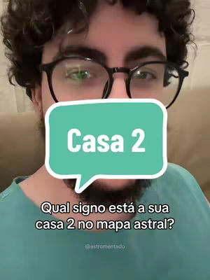 The cover image is a selfie of a man with glasses. A speech bubble with the text “Casa 2” in white text on a teal background is in front of him. Below the speech bubble, and the man is the text in white font: “Qual signo está a sua casa 2 no mapa astral? @astromendo”, the whole image is of a low-fi quality.