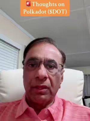 A man with glasses and a pink shirt is positioned, from the chest up, in front of a background with a window and a wall. On top of the image, there is a rectangle shape with the video topic.
