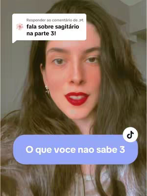 A woman with long, wavy brown hair and red lipstick is looking directly at the camera. She has fair skin and is positioned in front of a blurred, indoor background. A text overlay in a rounded rectangle at the bottom of the frame reads "O que voce nao sabe 3". A speech bubble with text is present in the top left corner.