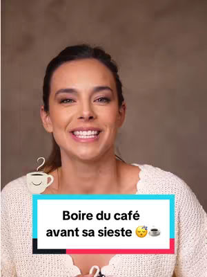 A woman smiles warmly at the camera, against a neutral brown background. Text overlayed on a block element reads 'Boire du café avant sa sieste' alongside coffee cup and sleeping face emojis.