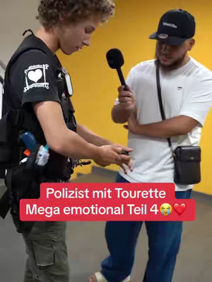 The cover image shows two men in a room with a yellow wall. On the left, a man wearing a police vest and holding some items. On the right, a man holding a microphone. Text overlay on the bottom: Polizist mit Tourette Mega emotional Teil 4.