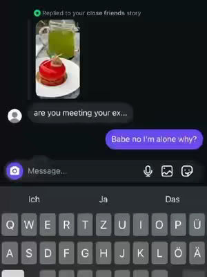 The cover image displays a simulated phone message conversation. The conversation is set against a dark background, simulating a chat app's interface. At the top is a photo of food followed by text bubbles, one asking "are you meeting your ex..." and a quick reply.
The bottom shows a keyboard with German language options.