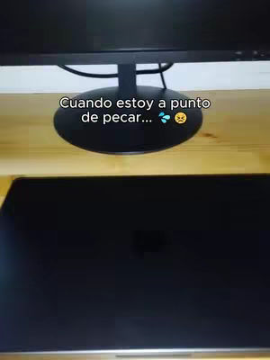 The cover image shows a black monitor and the top portion of a black laptop. The monitor is suspended above a wooden desk. The text overlay says, "Cuando estoy a punto de pecar..." in white font with a crying and surprised face emoji. The overall tone of the image is serious and self-reflective.
