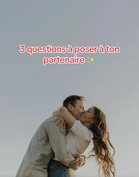 Two people are embracing and kissing in front of a blurred sky background. Bold red text overlaid reads "3 questions à poser à ton partenaire" which translates to "3 questions to ask your partner".