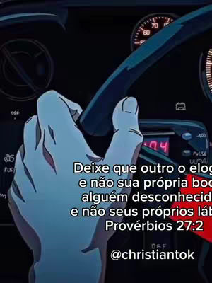 The image captures a hand holding a car steering wheel, with a bible verse overlaid: "Deixe que outro o elog e não sua própria boca alguém desconhecid e não seus próprios láb Provérbios 27:2". The style appears to be an anime aesthetic, and a car interior is visible in the background.