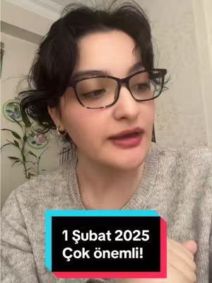 A woman with dark hair and glasses looks directly at the camera, speaking. A text overlay at the bottom of the screen reads "1 Şubat 2025 Çok önemli!" (February 1, 2025, very important!) in white text against a turquoise and black background.