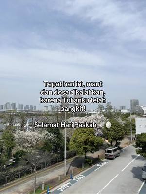 A scenic view of a city with a road and a vehicle. The sky has clouds. Text overlays are present on the image.